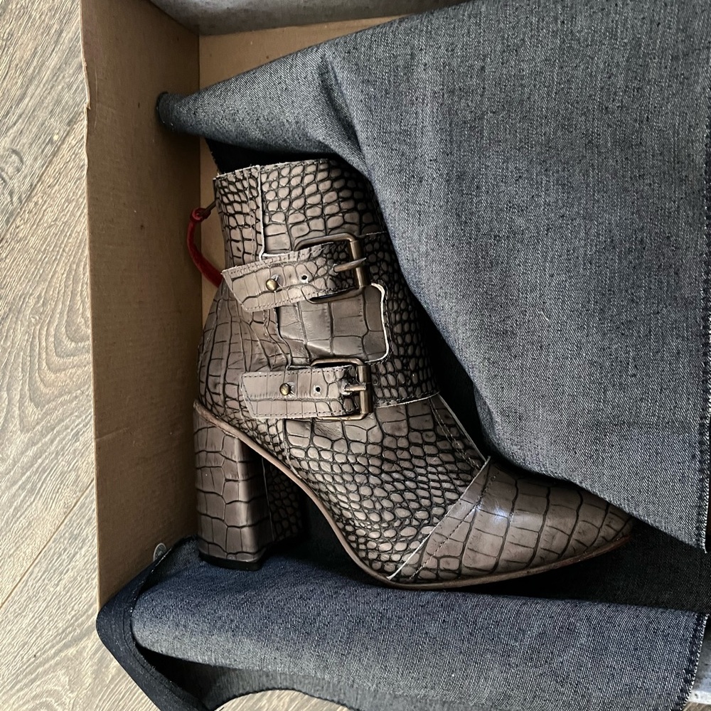 Brand new FreeBird booties